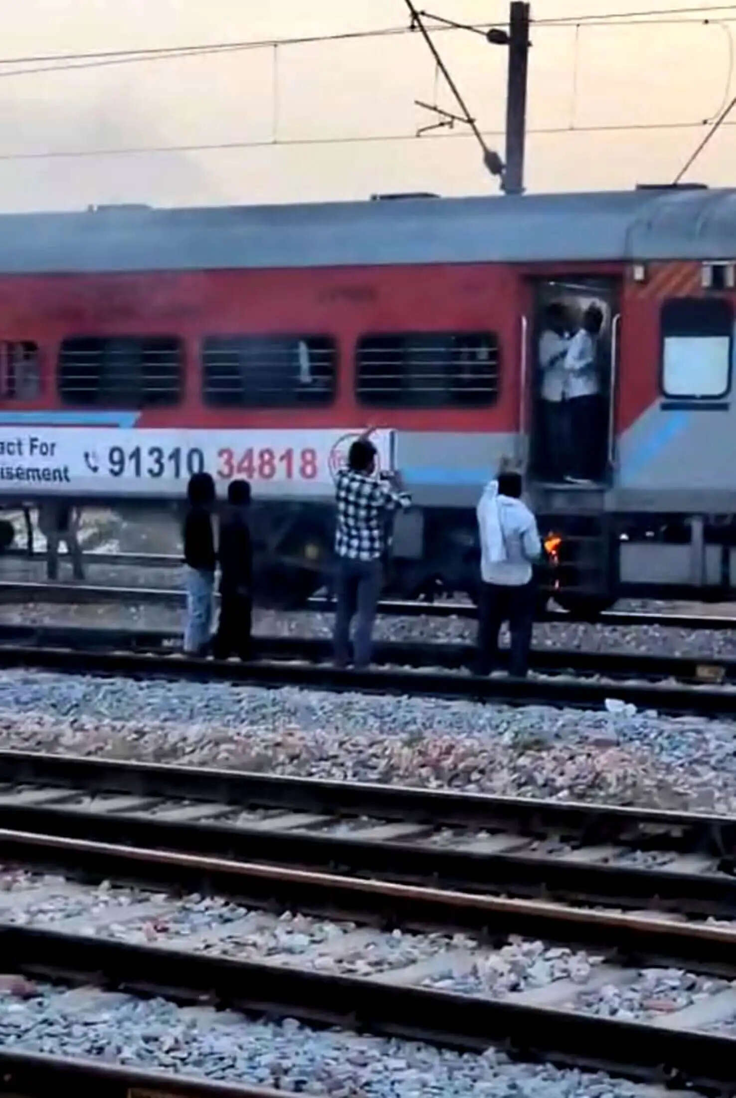 (अपडेट) दुर्ग-उधमपुर एक्सप्रेस के जनरल कोच में लगी आग