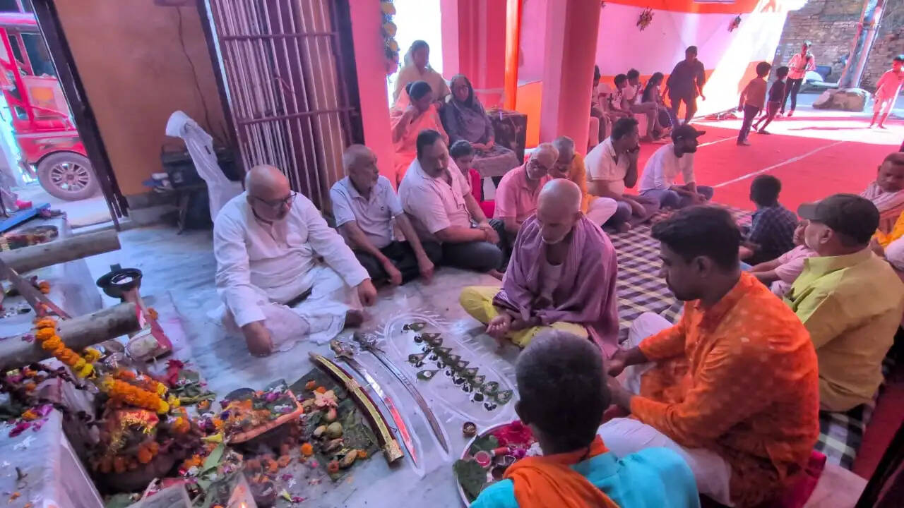 भागलपुर में धूमधाम से मनाया गया खत्री दिवस, विजयादशमी पर हुआ भव्य शस्त्र पूजन