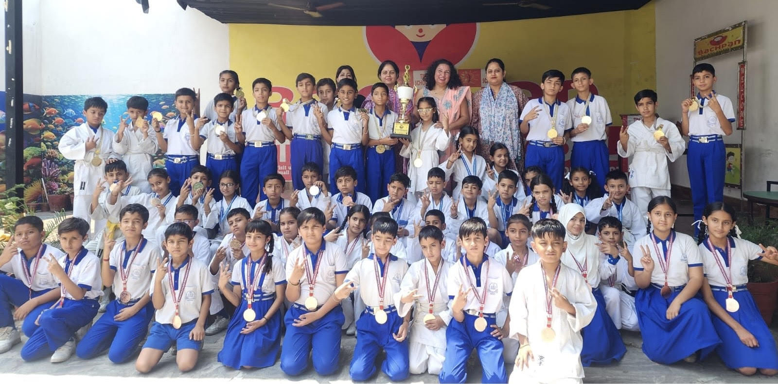 टाइनी स्कॉलर्स स्कूल के छात्रों ने 56 पदकों के साथ जीती कराटे चैंपियनशिप ट्रॉफी