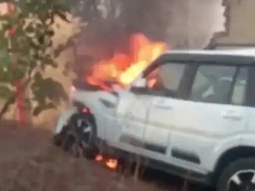 सिवनी:&nbsp;गाय को बचाने में विधायक की स्कॉर्पियो हादसे का शिकार, टक्कर के बाद लगी आग, बाल-बाल बचे तीनों सवार