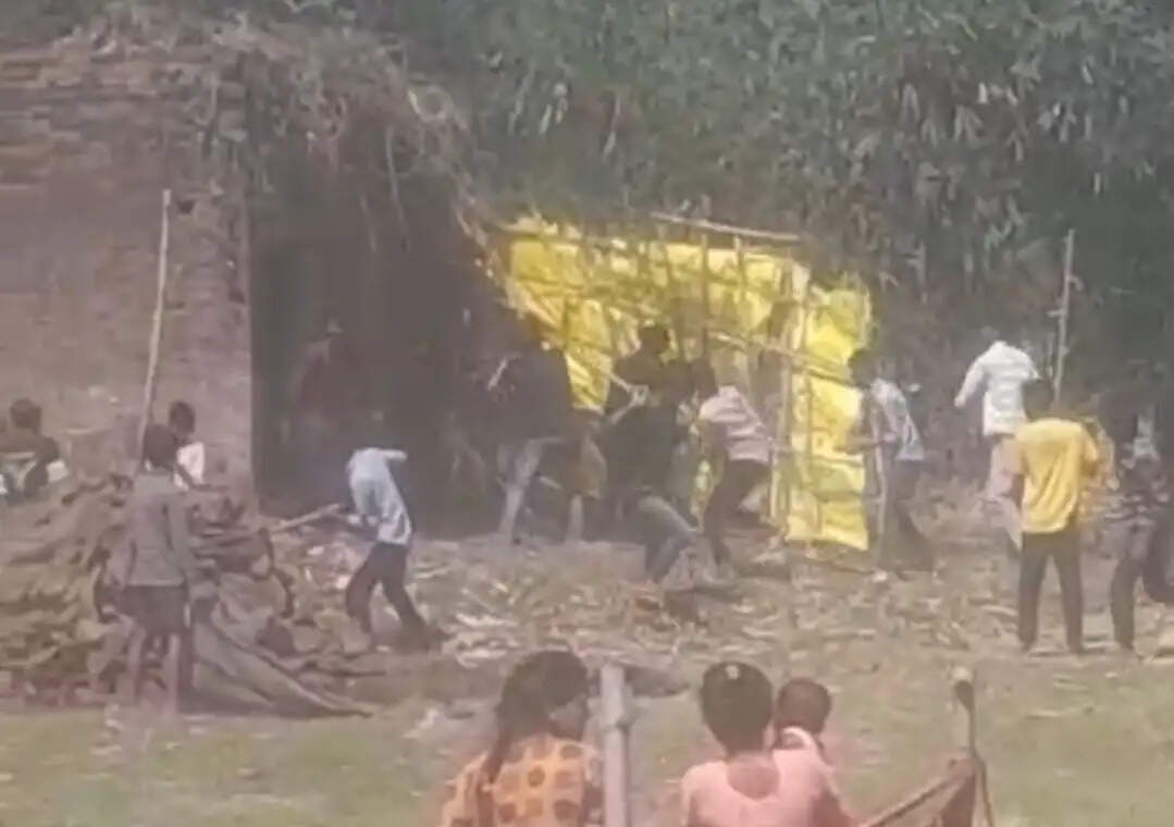 जौनपुर में दबंग लोगों ने घर में घुसकर की मारपीट, दाे महिलायें घायल