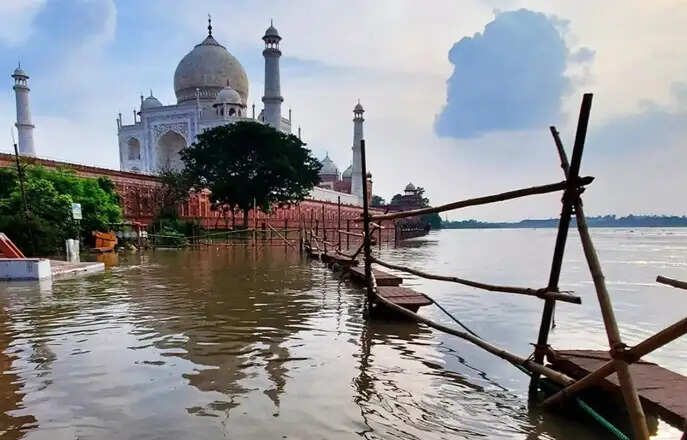 इतिहान के पन्नों में 09 मईः ताजमहल हो गया 372 साल का