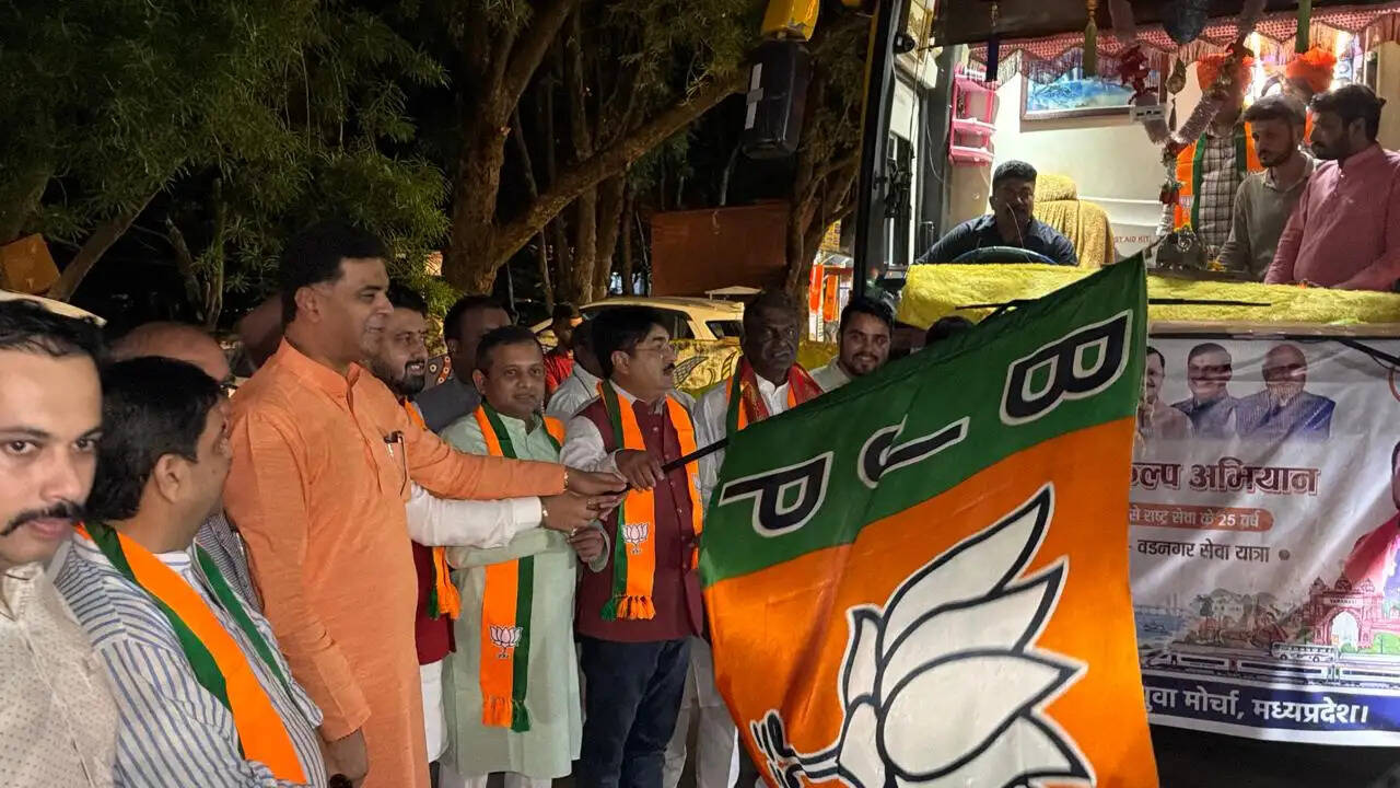 मप्रः भाजपा प्रदेश कार्यालय से हरी झंडी दिखाकर रवाना की गई युवा मोर्चा की बाइकर्स टोली