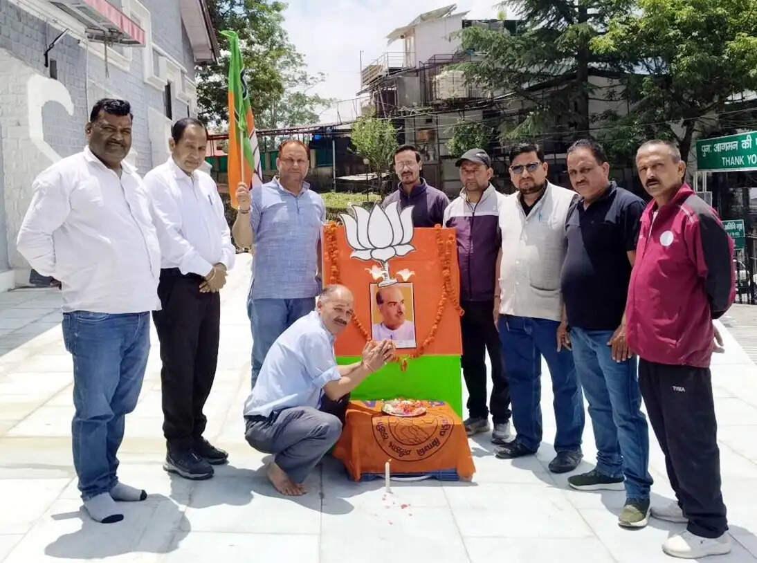 डॉ. मुखर्जी की पुण्यतिथि बलिदान दिवस पर अर्पित&nbsp;की&nbsp;श्रद्धांजलि
