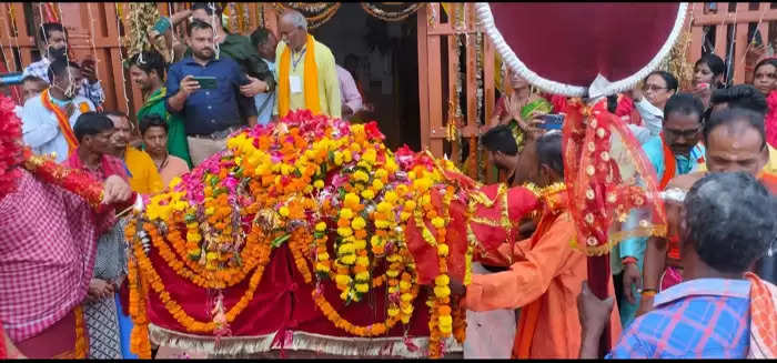 मां दंतेश्वरी शक्तिपीठ दंतेवाड़ा से बस्तर दशहरा में शामिल होने मांई जी की डोली 11 अक्टूबर काे हाेगी रवाना