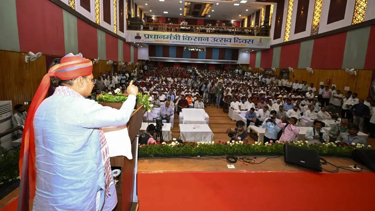 मुख्यमंत्री ने पाली के ग्रामीण सेवा शिविर में पात्र जरूरतमंदों को वितरित किए पट्टे