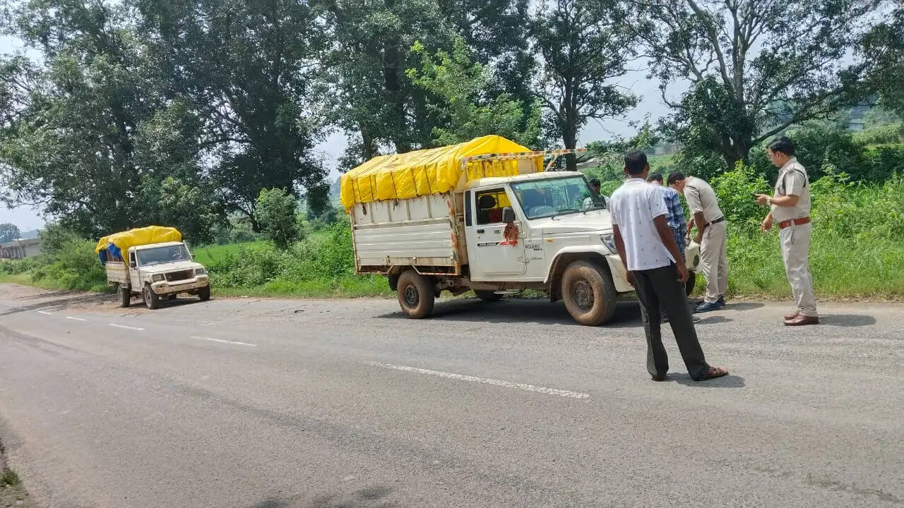 यात्री परिवहन करते पिकअप वाहन जब्त, दो पिकअप और ऑटो पर सात हजार रुपये का जुर्माना