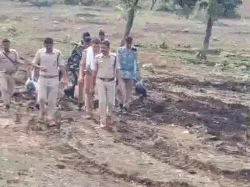 खंडवा:&nbsp;जंगल में 200 एकड़ वनभूमि खाली कराने&nbsp;30 जेसीबी और 600 अधिकारियों-कर्मचारियों के साथ पहुंची&nbsp;टीम