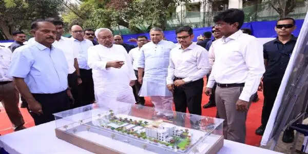 मुख्यमंत्री ने पटना शहर स्थित विभिन्न निर्माणाधीन योजनाओं का किया निरीक्षण