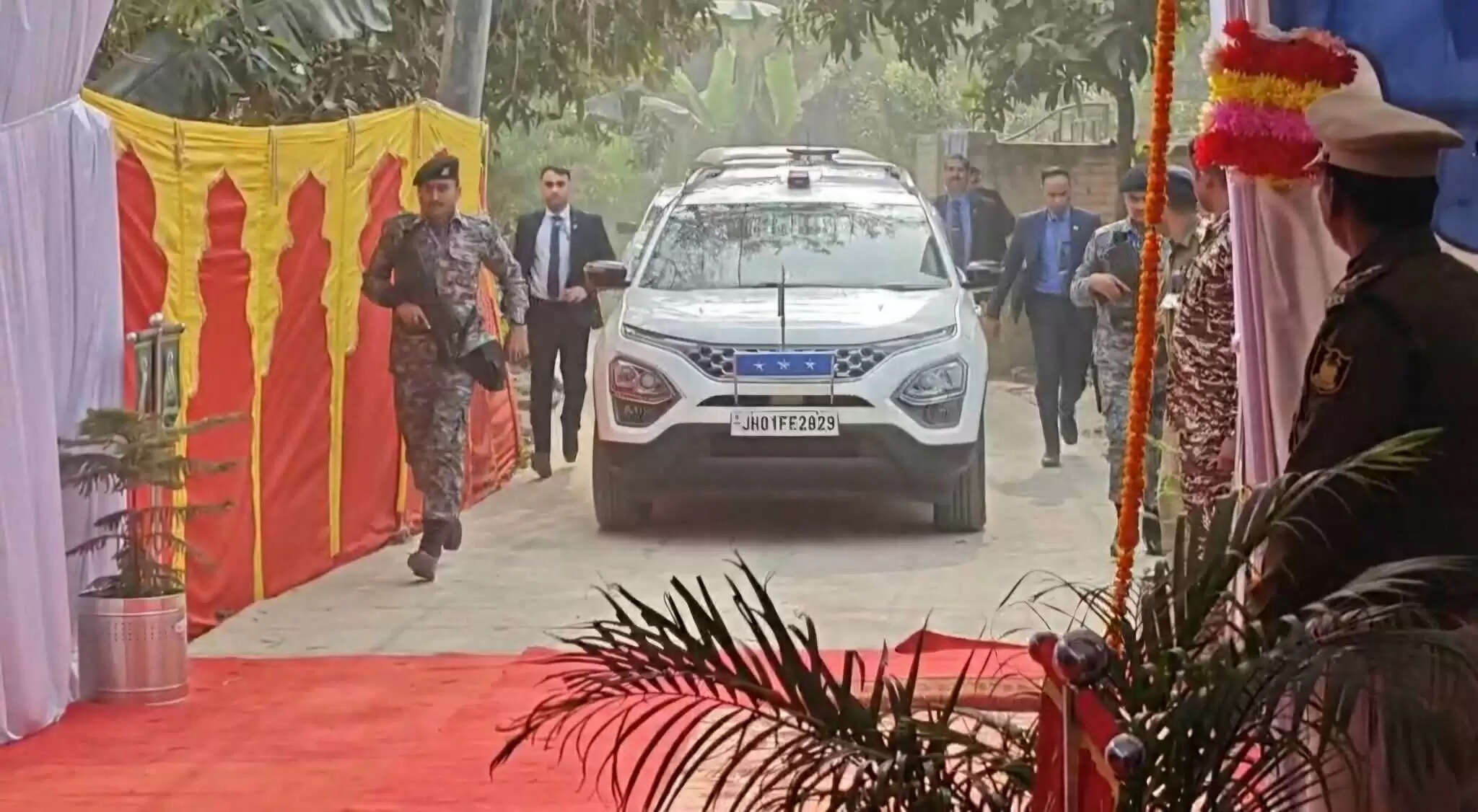 सीआरपीएफ के डी जी ज्ञानेन्द्र प्रताप सिंह पहुंचे समस्तीपुर,शहीद के परिजन से की मुलाकात