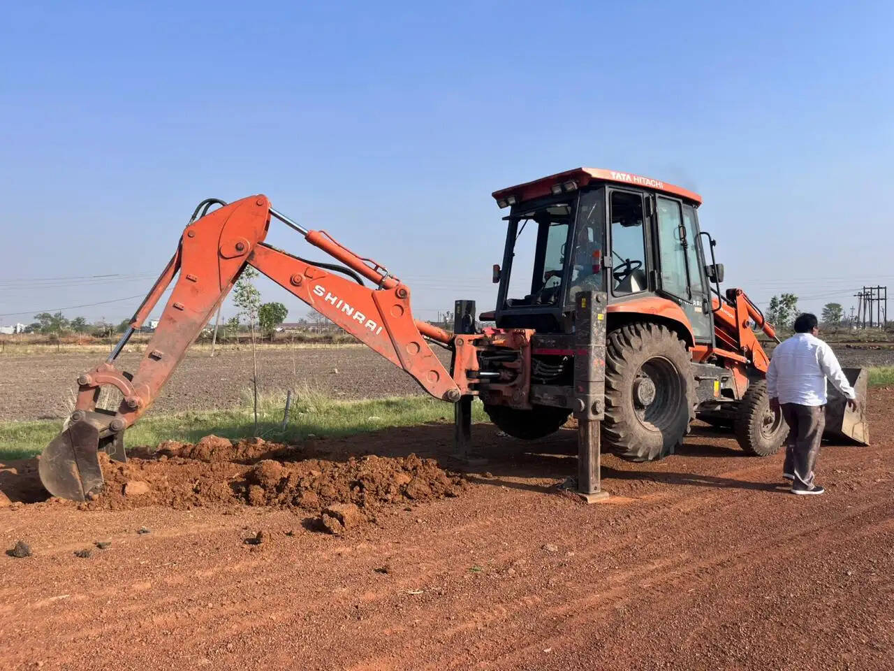 हटकेशर में अवैध प्लॉटिंग पर प्रशासन का बड़ा प्रहार, सड़कें ध्वस्त, सामग्री जब्त