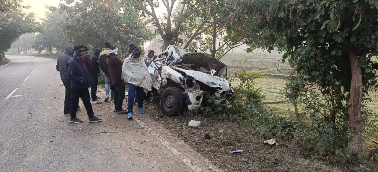 बिहार के नवादा में सड़क दुर्घटना में तीन युवक की मौत,दो घायल को किया गया पटना रेफर