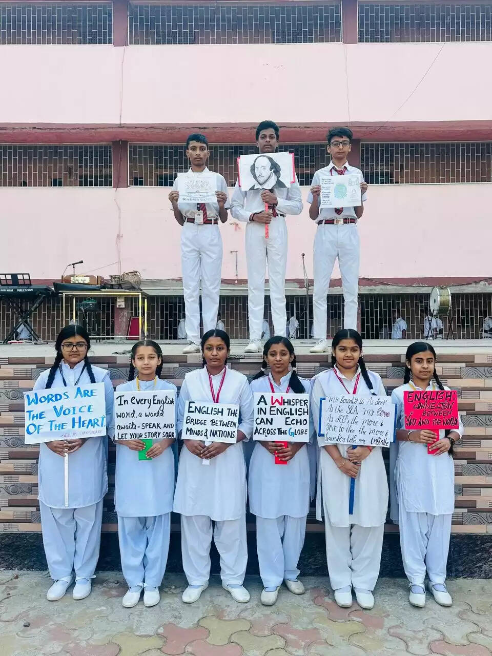 श्री गुरु नानक पब्लिक स्कूल में अंग्रेजी दिवस मनाया गया