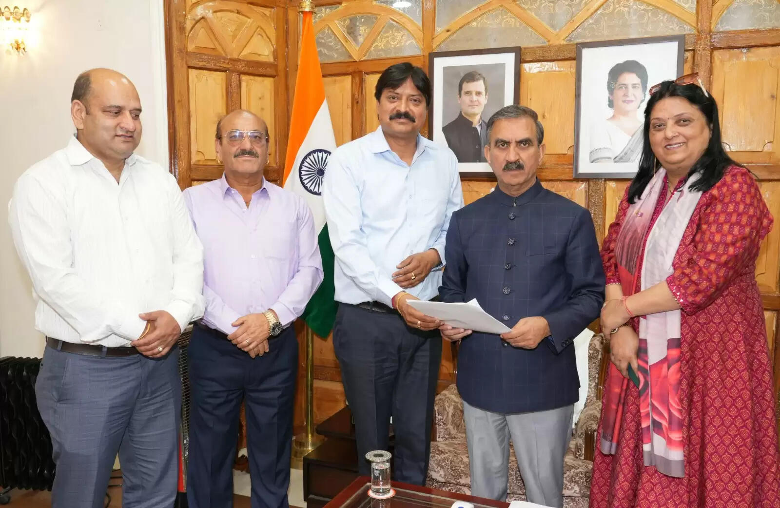 शिमला में किराए के भवनों में चल रहे सरकारी दफ्तरों को धर्मशाला शिफ्ट करने की उठी मांग, मुख्यमंत्री से मिला प्रतिनिधिमंडल