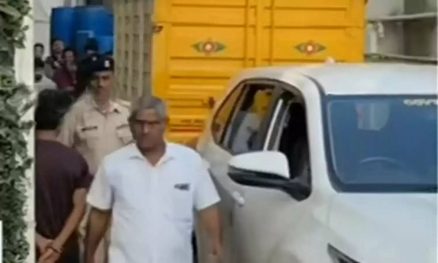 सबरीमाला मंदिर से सोने की चोरी मामले में बाेर्ड के पूर्व अध्यक्ष के घर सहित छह स्थानाें पर ईडी का छापा