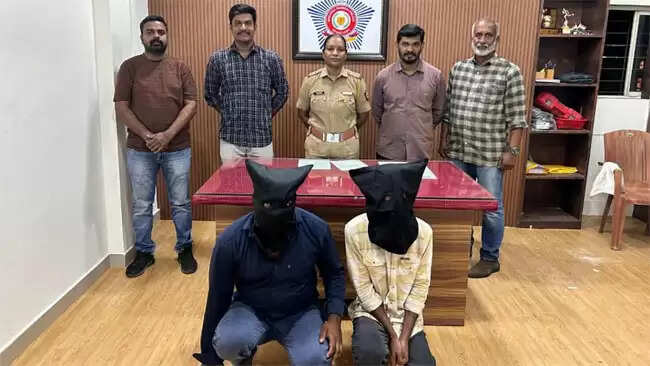 चुनाभट्टी पुलिस ने 10 किलोग्राम ड्रग्स सहित 2 तस्करों को गिरफ्तार किया