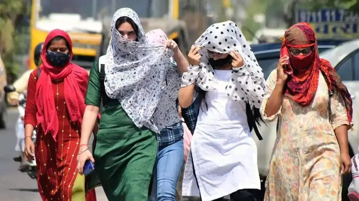 फर्रुखाबाद में लू ने बढ़ायी परेशानी, तापमान रहा 42 डिग्री सेल्सियस
