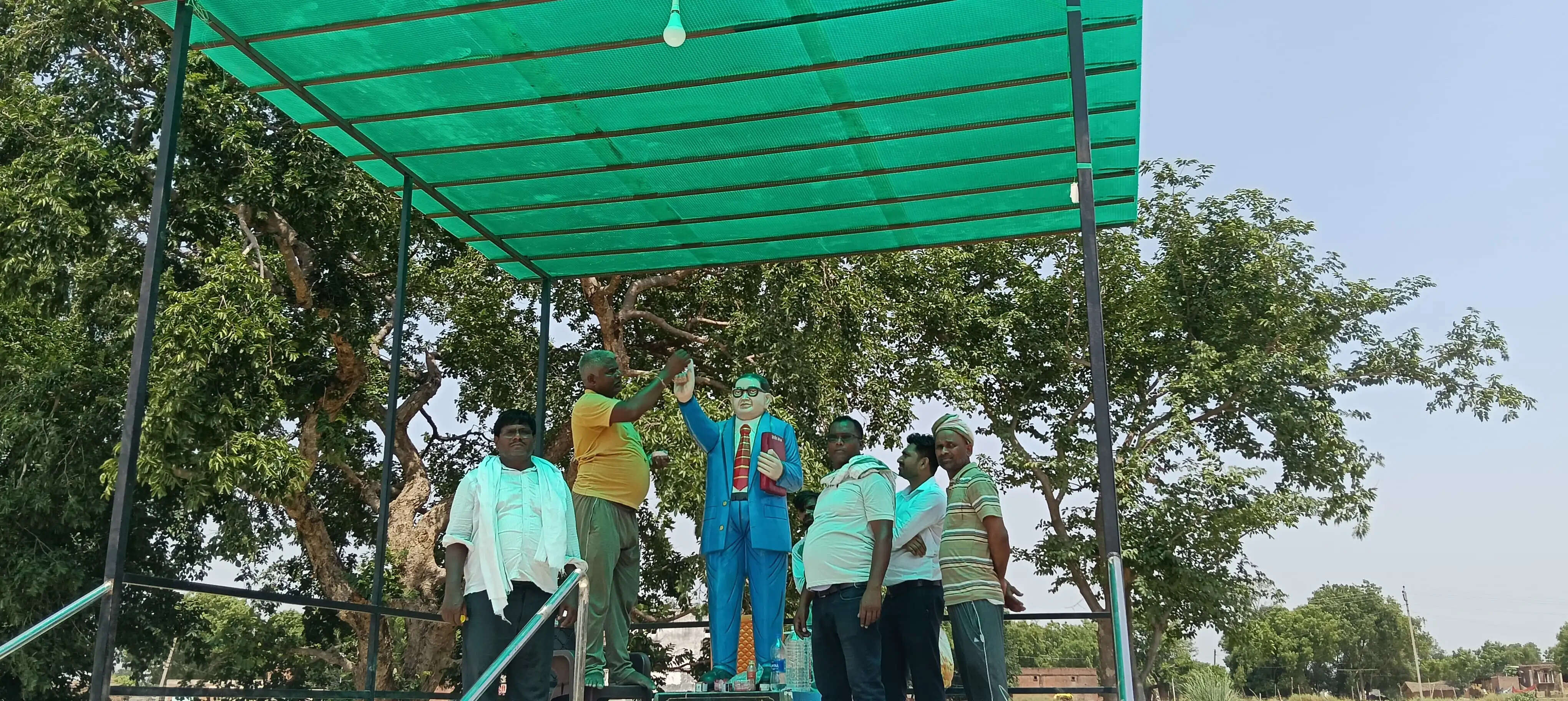 अंबेडकर प्रतिमा क्षतिग्रस्त होने पर 24 घंटे चला विरोध, मरम्मत और कार्रवाई के आश्वासन पर मामला शांत