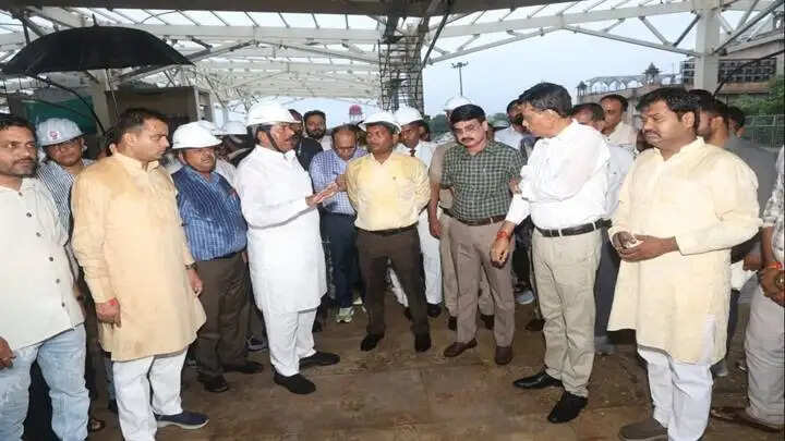 ग्वालियरः रेलवे जीर्णोद्धार प्रोजेक्ट का सांसद कुशवाह ने किया अवलोकन
