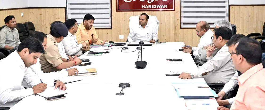 शिवालिक नगर में हाईटेक शौचालय और प्लास्टिक पर रोक का निर्णय