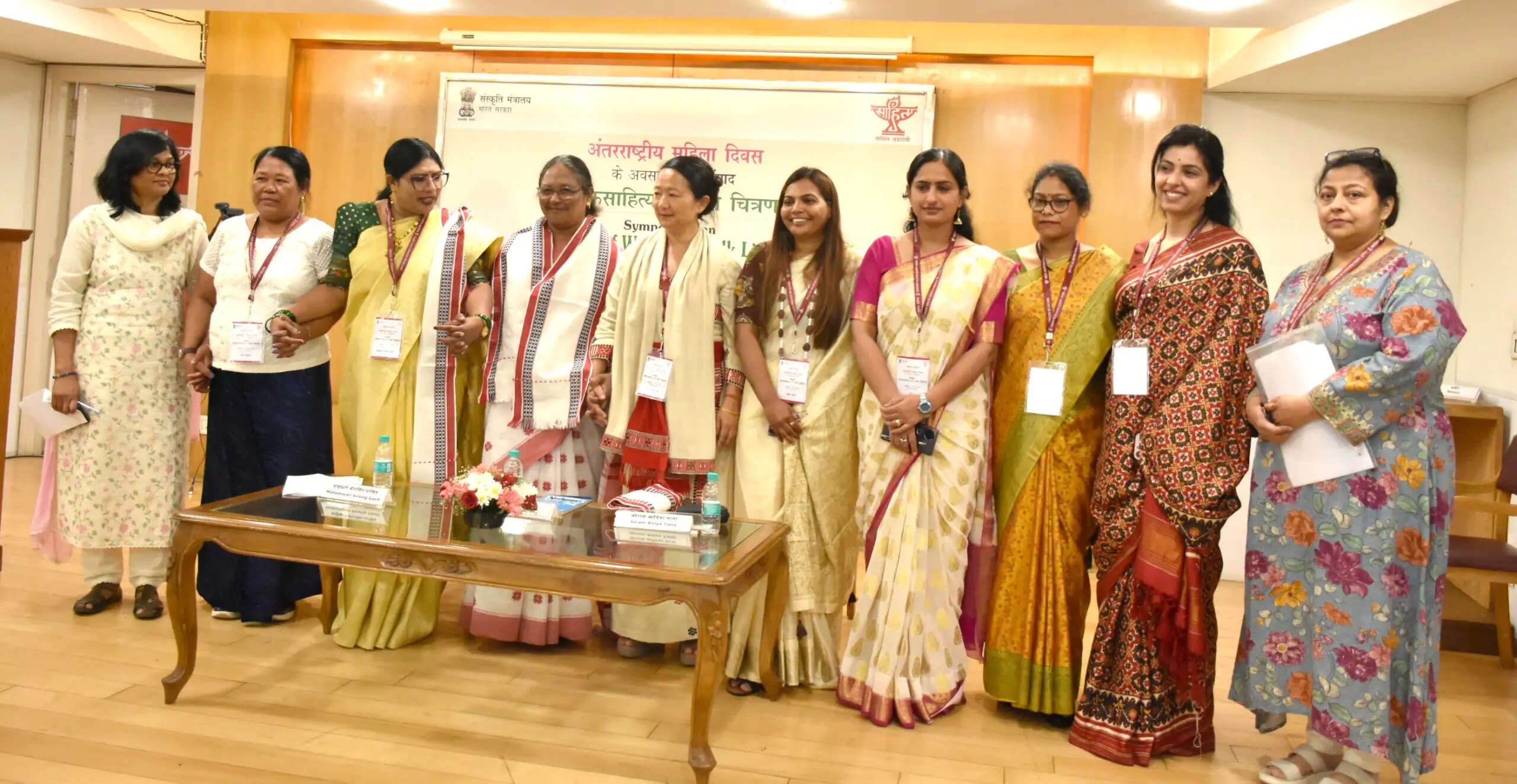 साहित्य अकादमी में ’लोक साहित्य में नारी चित्रण’ विषय पर परिसंवाद