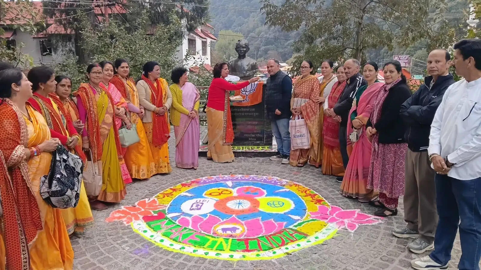 नैनीताल में रंगोली के जरिए दिया स्वच्छता, डिजिटल भारत और आत्मनिर्भरता का संदेश