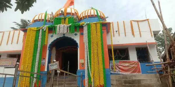 सावन मास में रुद्रेश्वर महादेव मंदिर में लगती है श्रद्धालुओं की भीड़