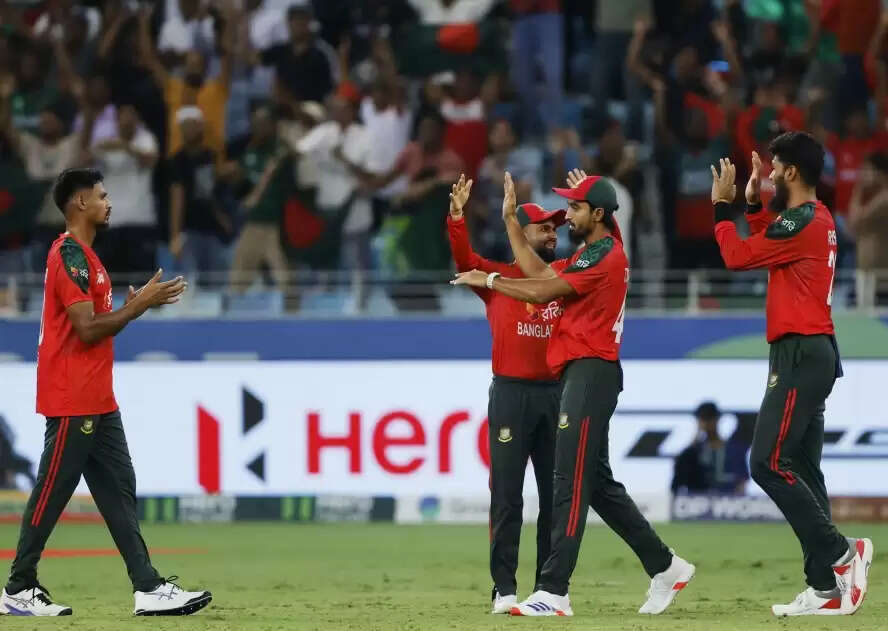 बांग्लादेश क्रिकेट में संकट: खिलाड़ियों ने सभी प्रारूपों के बहिष्कार की दी चेतावनी