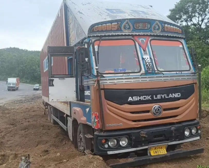 चुट्टुपालू घाटी में बना एस्केप लेन, दुर्घटना से बची ब्रेक फेल हुई गाड़ी