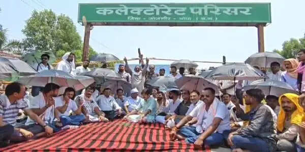 जांजगीर-चांपा में गरमाया सियासी माहौल, विधायक ब्यास कश्यप का धरना