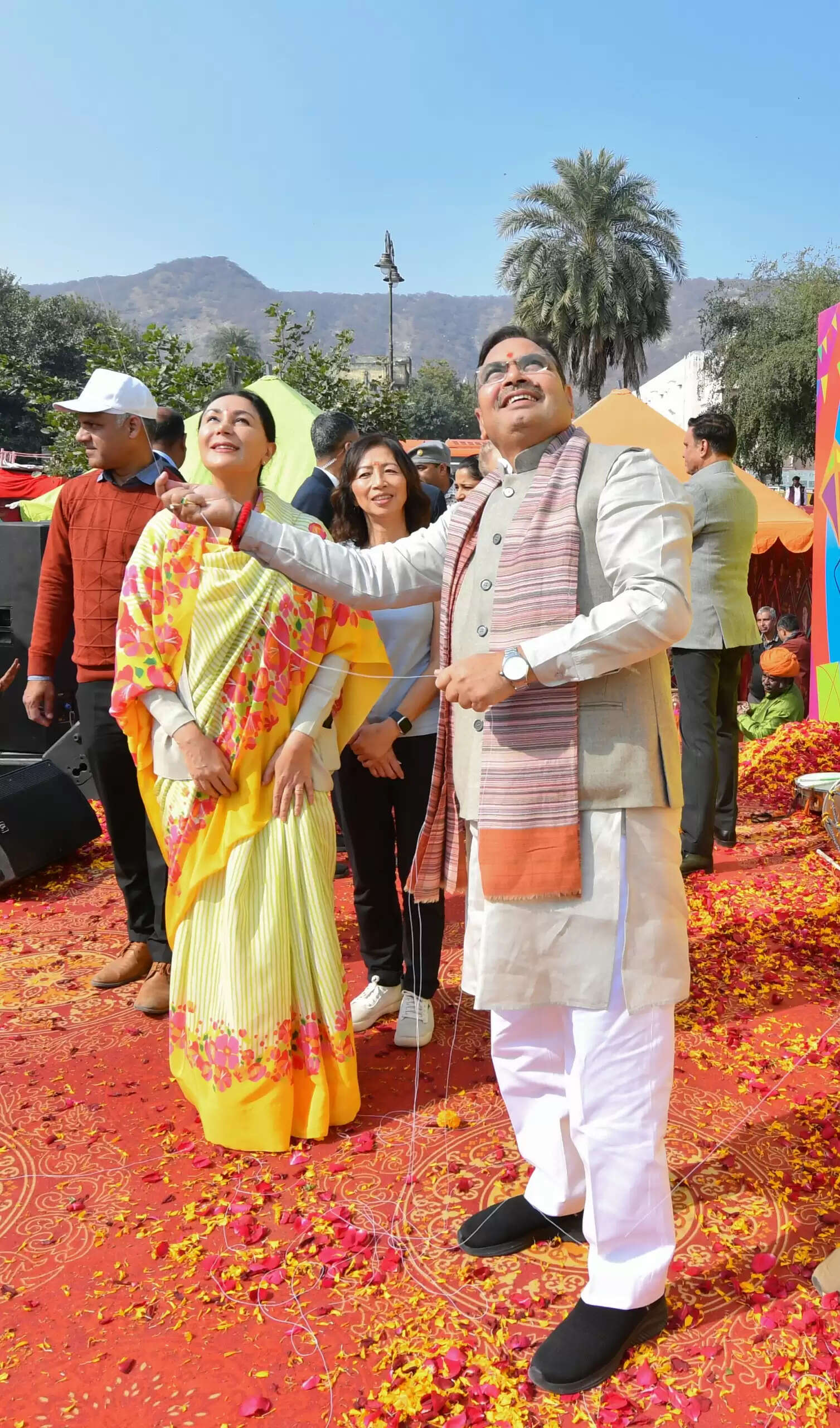 मुख्यमंत्री भजनलाल शर्मा ने पतंग उड़ाकर किया पतंग उत्सव का शुभारंभ