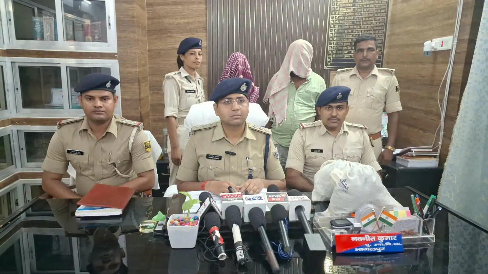 दो किराना दुकानों से करीब 2 किलो गांजा बरामद, महिला समेत दो गिरफ्तार
