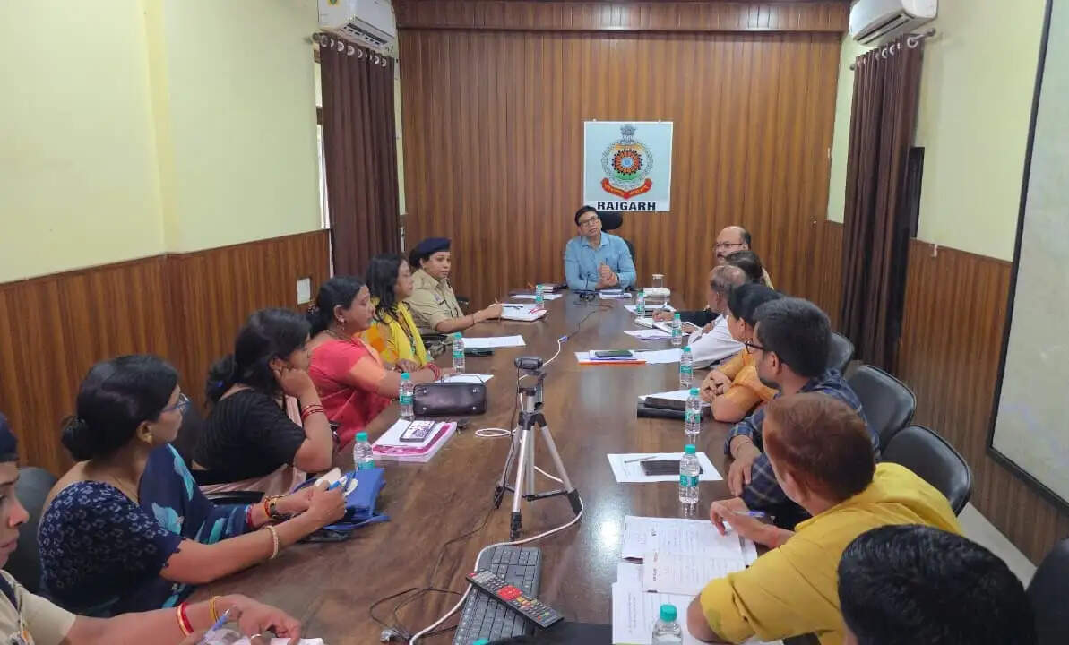 महिला सुरक्षा और मानव तस्करी की रोकथाम के लिए सभी विभाग समन्वित होकर करें प्रभावी कार्रवाई : एसएसपी शशि मोहन सिंह