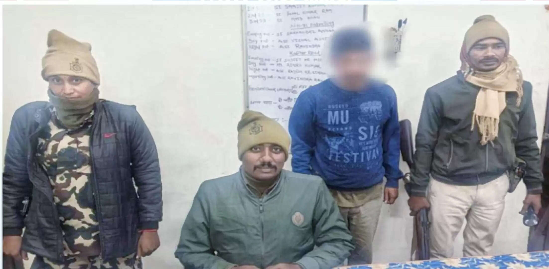 चोरी कांड के इनामी फरार अभियुक्त गिरफ्तार