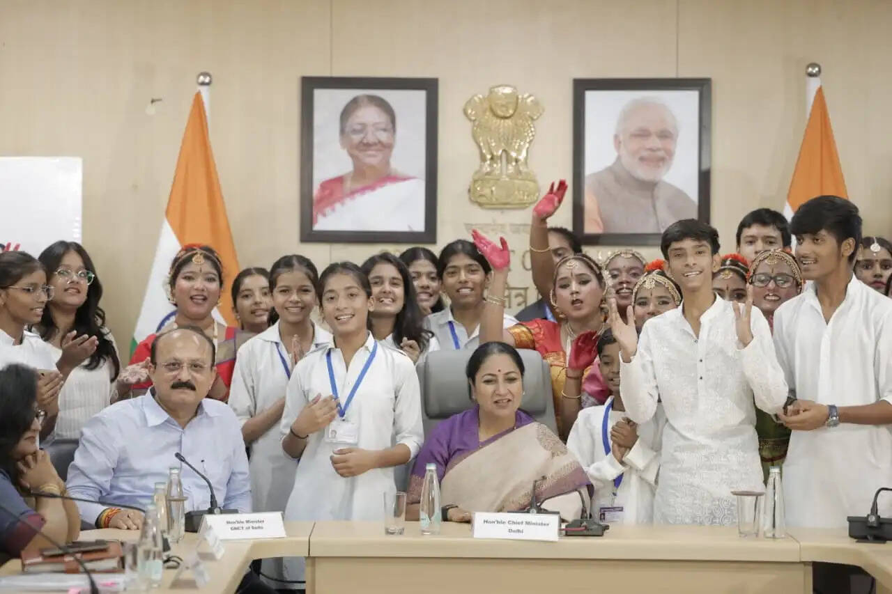 मुख्यमंत्री ने प्रधानमंत्री मोदी के जन्मदिन पर किया दो विशेष गीतों का शुभारंभ