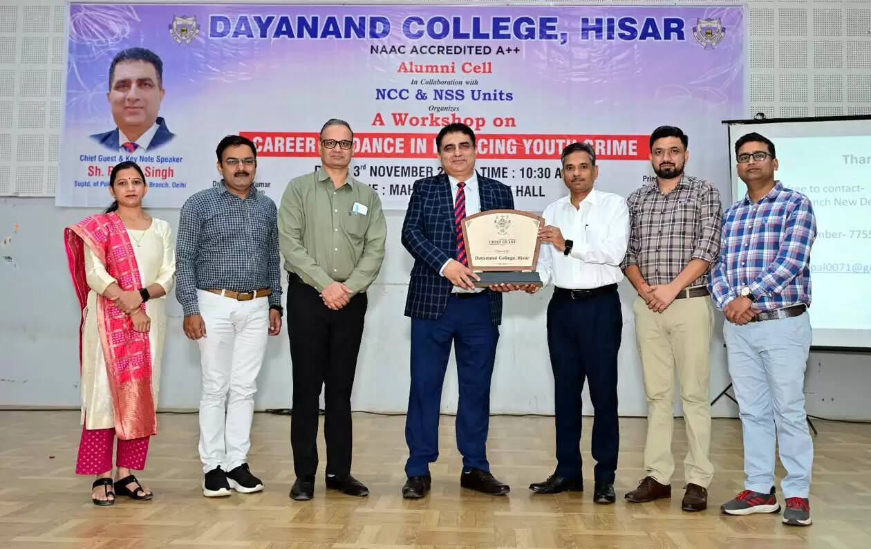 हिसार : शिक्षा व सही दिशा में करियर निर्माण अपराध की राह से बचने का सबसे सशक्त उपाय : राजपाल सिंह