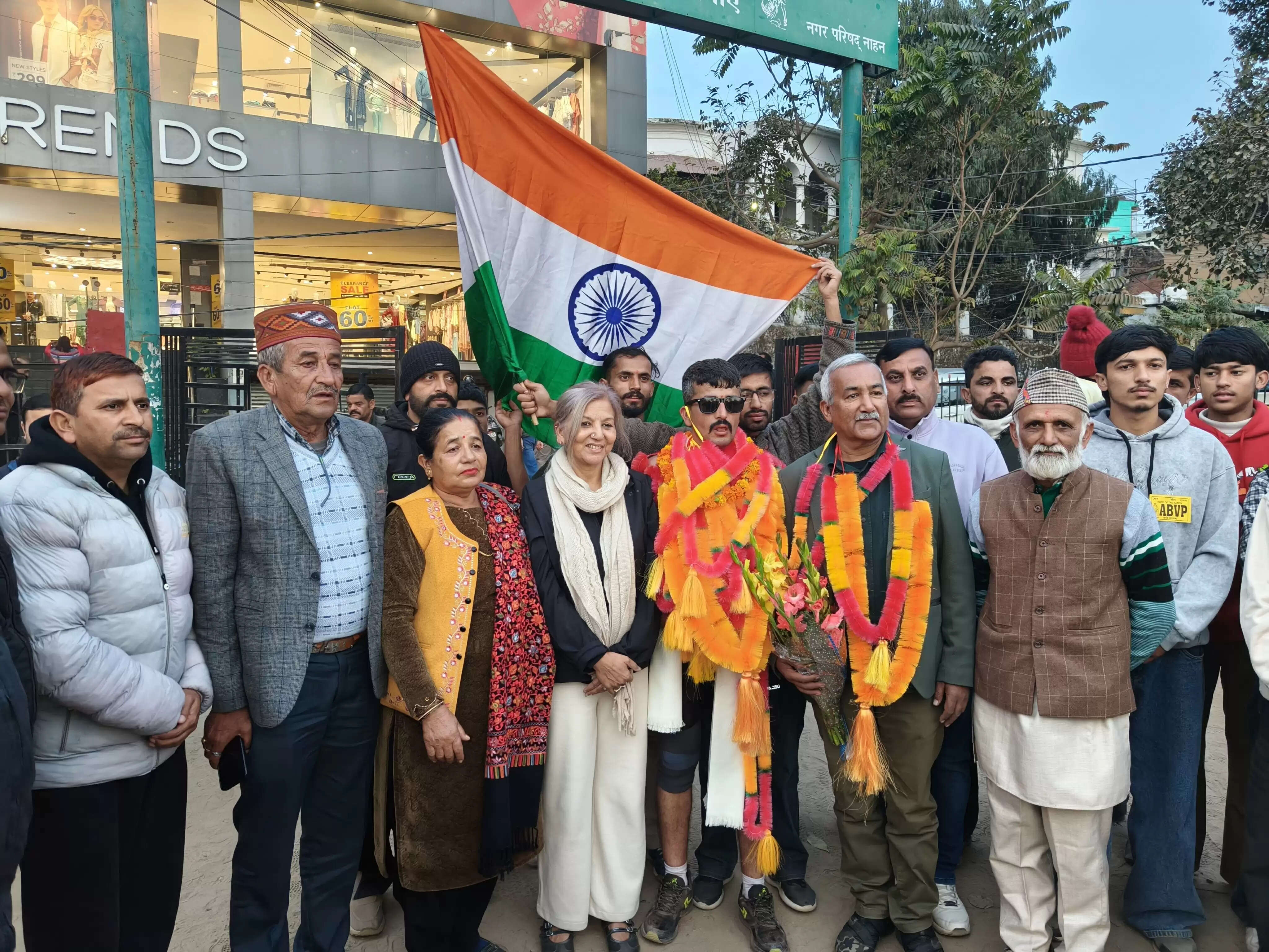 चिट्टे के खिलाफ पैरा धावक वीरेंद्र सिंह ने लगाई शिमला से नाहन की 130 किलोमीटर की दौड़