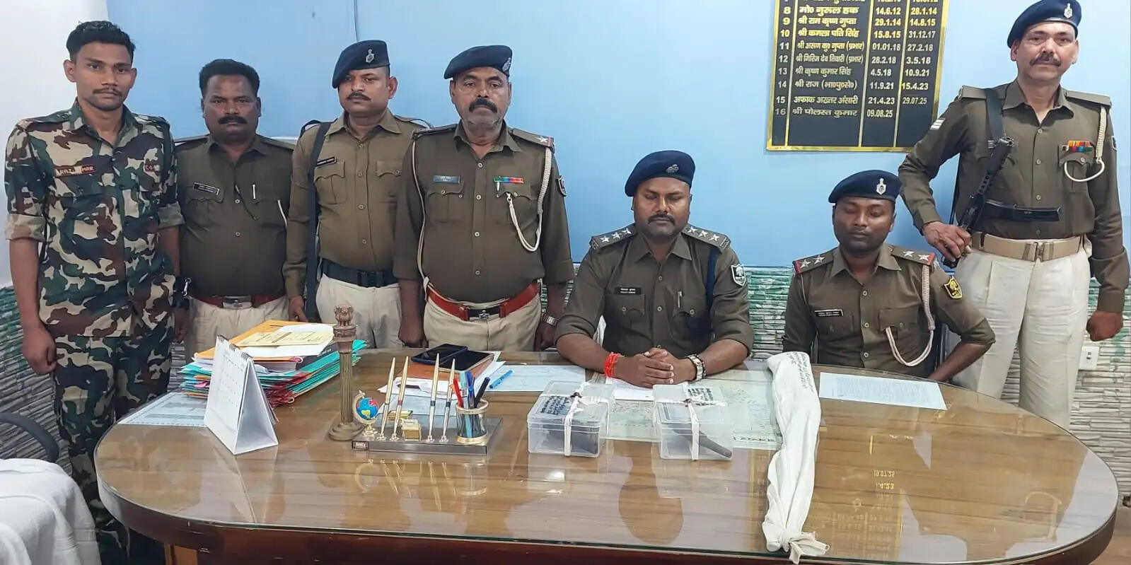 सिकरौल थाना अंतर्गत 142 पेटी अंग्रेजी शराब व तीन हथियार बरामद