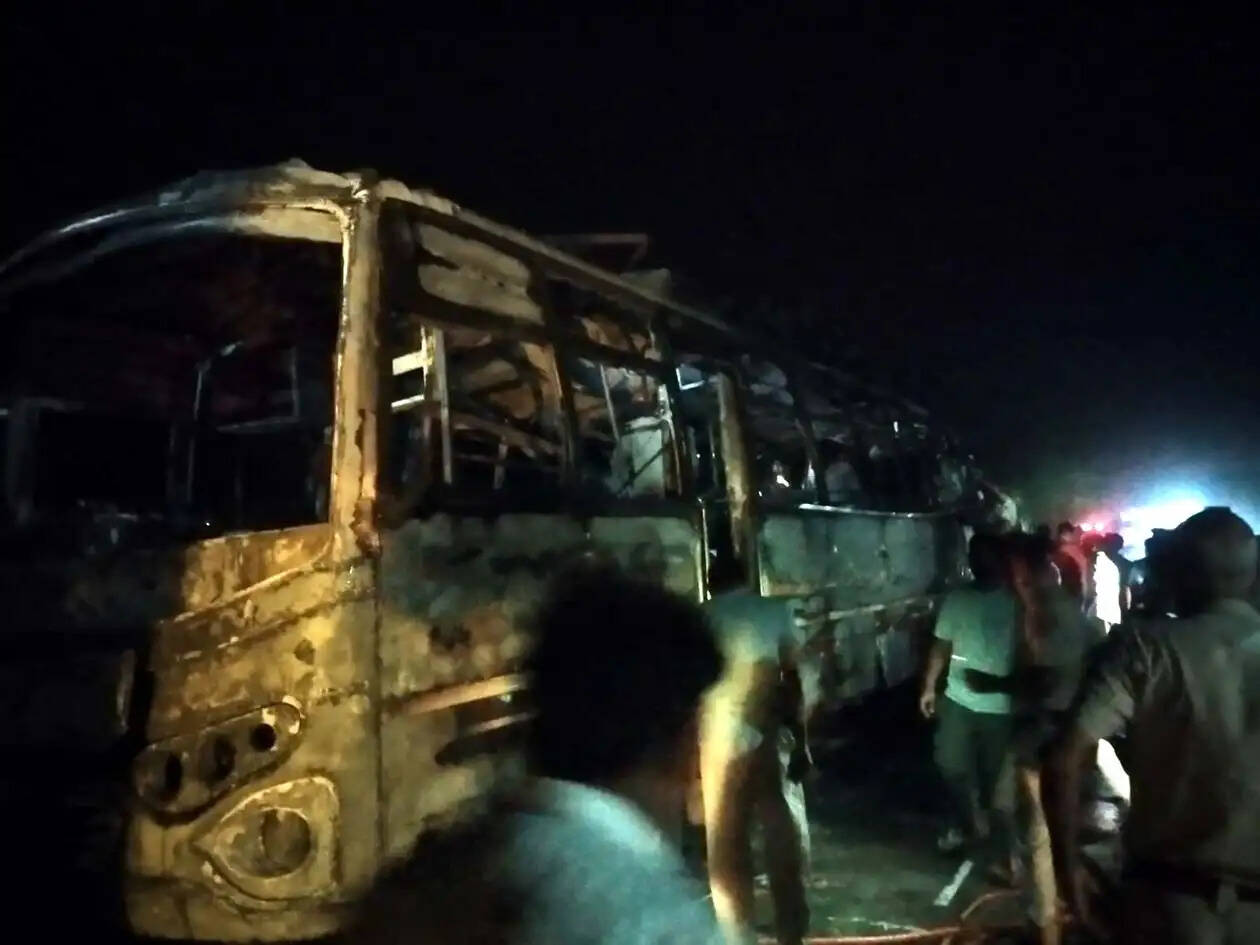 हांसी : बस में धमाके के बाद लगी आग, दो जिंदा जले
