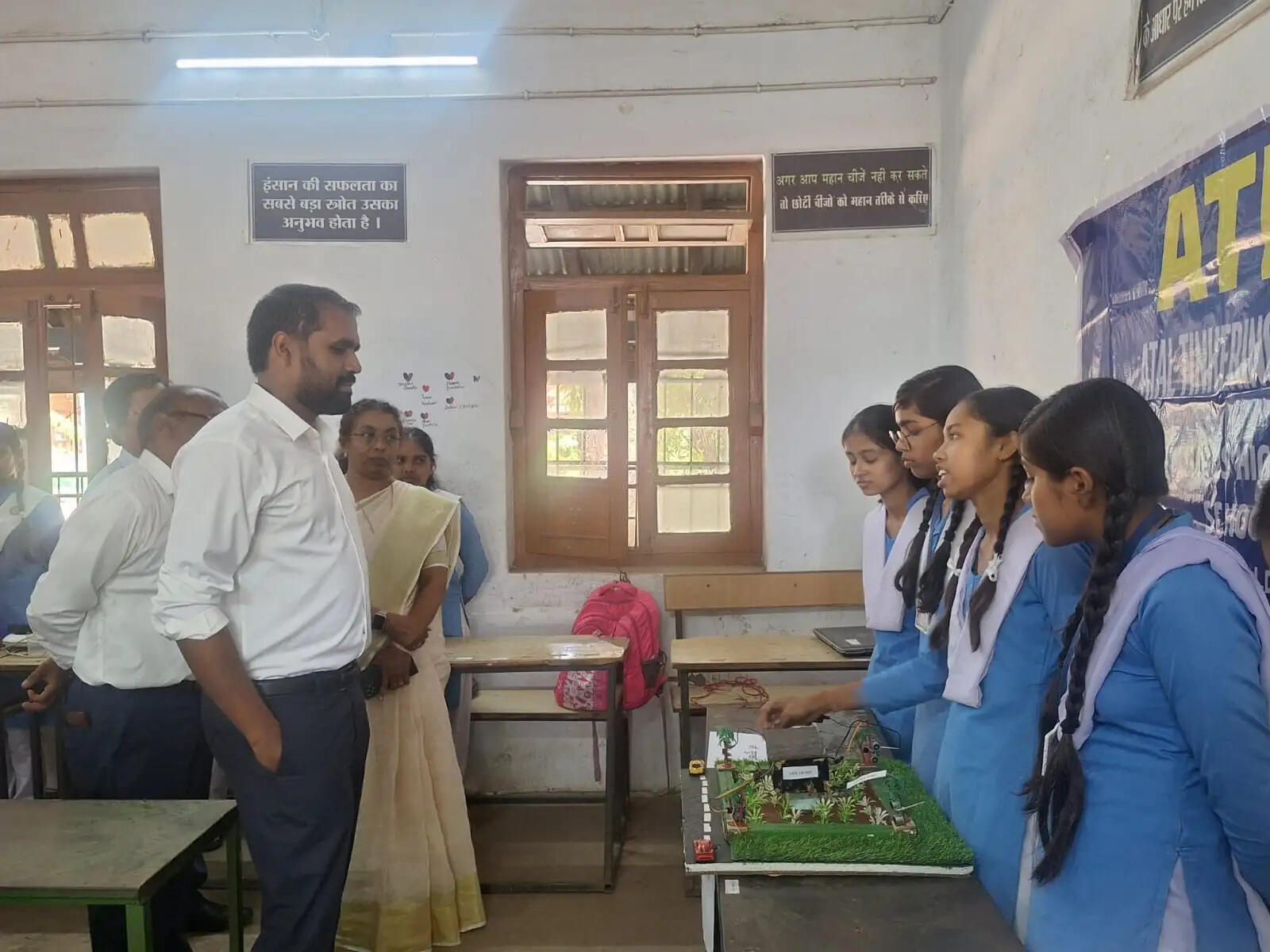 बच्चों में रचनात्मकता व नवाचार को बढ़ावा देना एक अच्छा माध्यम : कलेक्टर