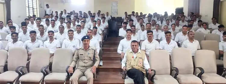 कुंभ प्रशिक्षण में तीन साै पुलिसकर्मियों को मिला विशेष प्रशिक्षण
