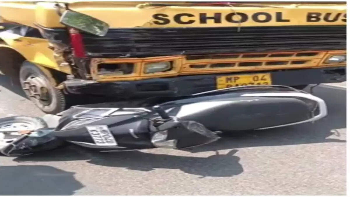 भाेपाल&nbsp;में&nbsp;रफ्तार&nbsp;का&nbsp;कहर, ब्रेक&nbsp;फेल&nbsp;हाेने&nbsp;के&nbsp;बाद&nbsp;बस ने 8 गाड़ियों को टक्कर मारी, एक&nbsp;की&nbsp;माैत