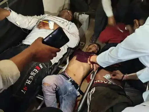 अनूपपुर: दो अलग-अलग सड़क दुधर्टना में 7 घायल, कार-मैजिक की भिड़ंत में 5 घायल, बाइक पेड़ से टकराने से 2 जख्मी