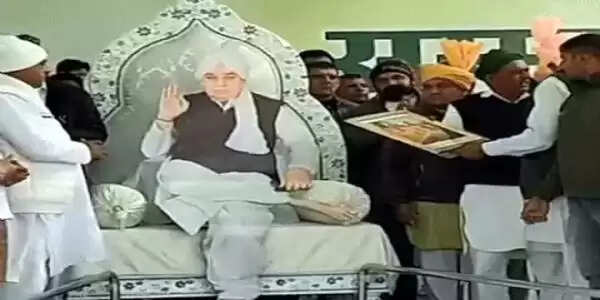 हिसार : जेल में बंद सतलोक आश्रम संचालक रामपाल को किसान यूनियन ने दिया किसान रत्न