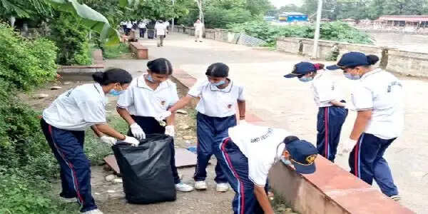कांवड़ मेले के बाद स्वच्छता की कमान संभालने मैदान में उतरे एनसीसी कैडेट्स