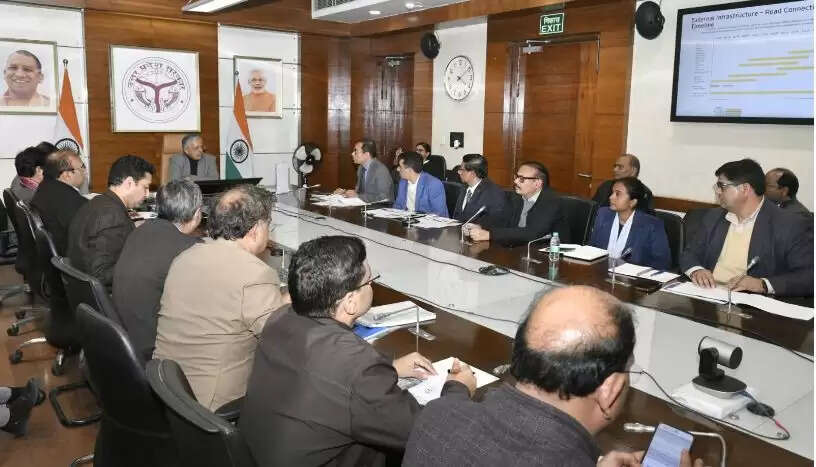 मुख्य सचिव ने की आगरा और कानपुर मेट्रो रेल परियोजनाओं की समीक्षा