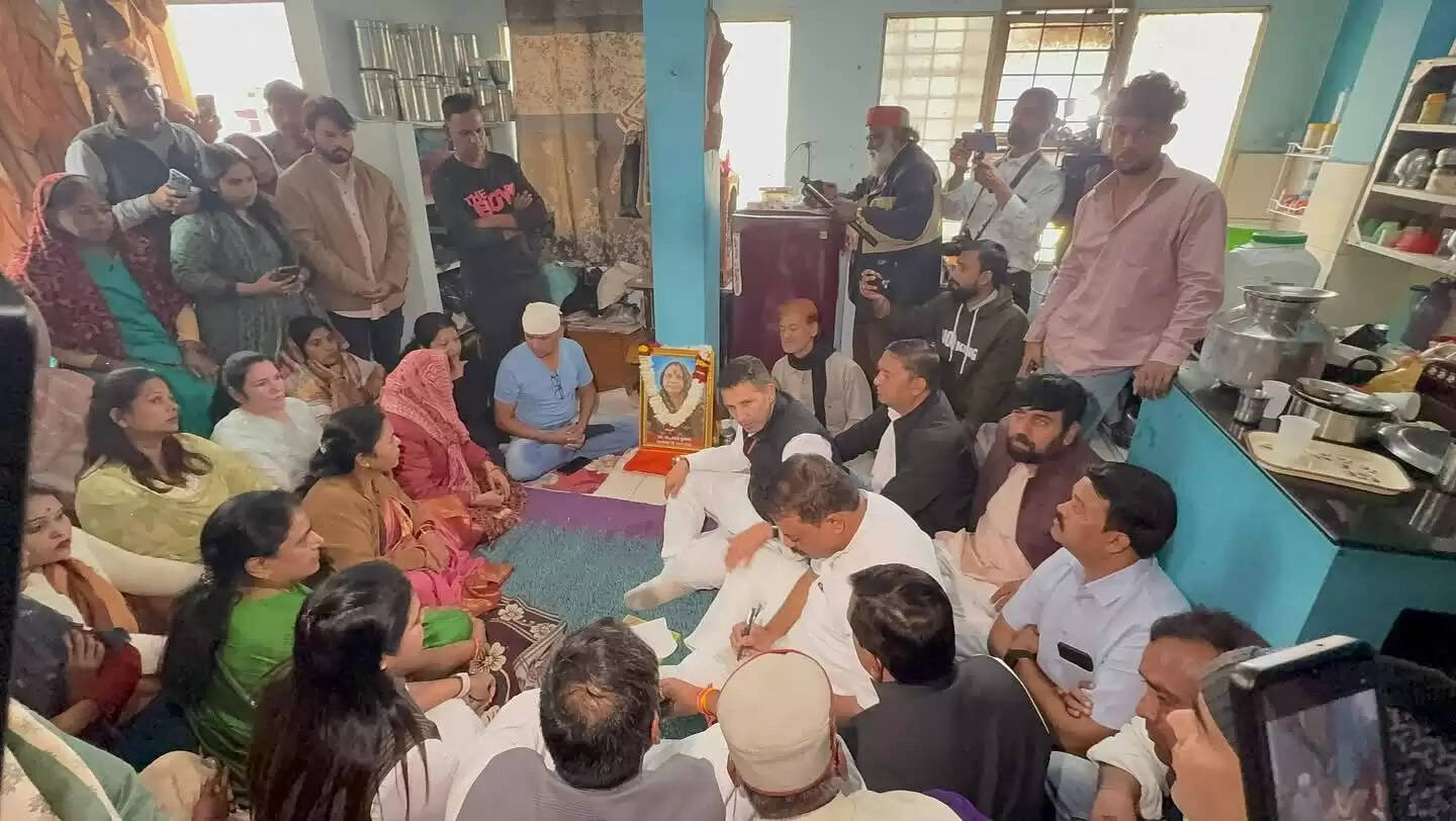 जल त्रासदी के बाद इंदौर में सियासी संग्राम, भागीरथपुरा पहुंचे कांग्रेस प्रदेश अध्यक्ष और नेता प्रतिपक्ष, पुलिस से हुई तीखी झड़प