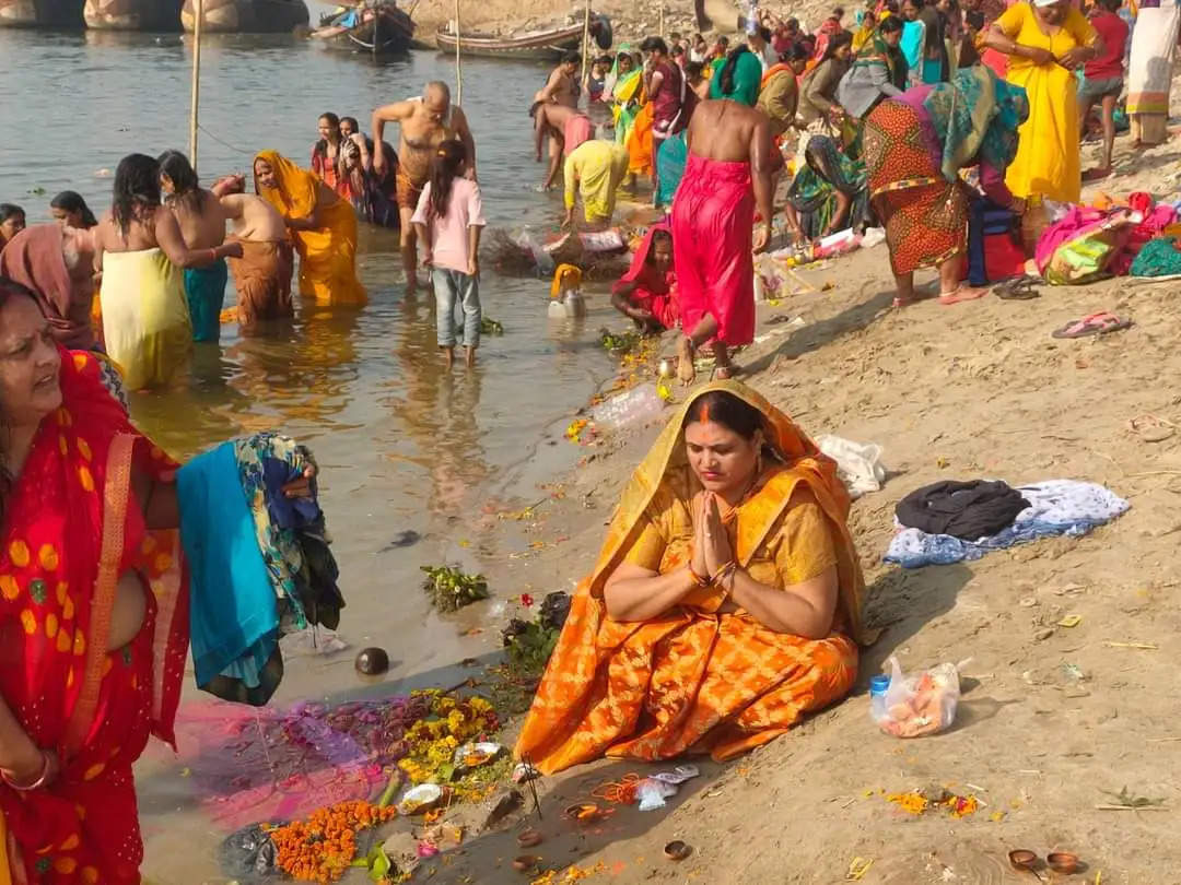 बलिया : मौनी अमावस्या पर लाखों श्रद्धालुओं ने लगाई गंगा में आस्था की डुबकी