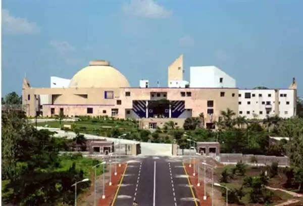 मुख्यमंत्री डॉ. यादव ने विधानसभा के विशेष सत्र के आरंभ में दिवंगतों को किया नमन