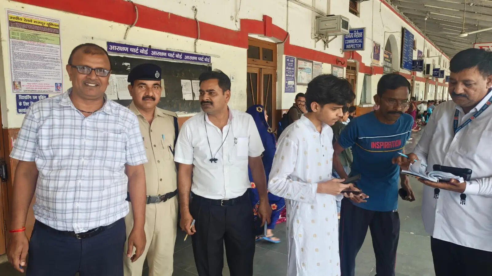 शाहजहांपुर रेलवे स्टेशन पर चेकिंग में 418 यात्रियों से वसूले 1.78 लाख रुपए